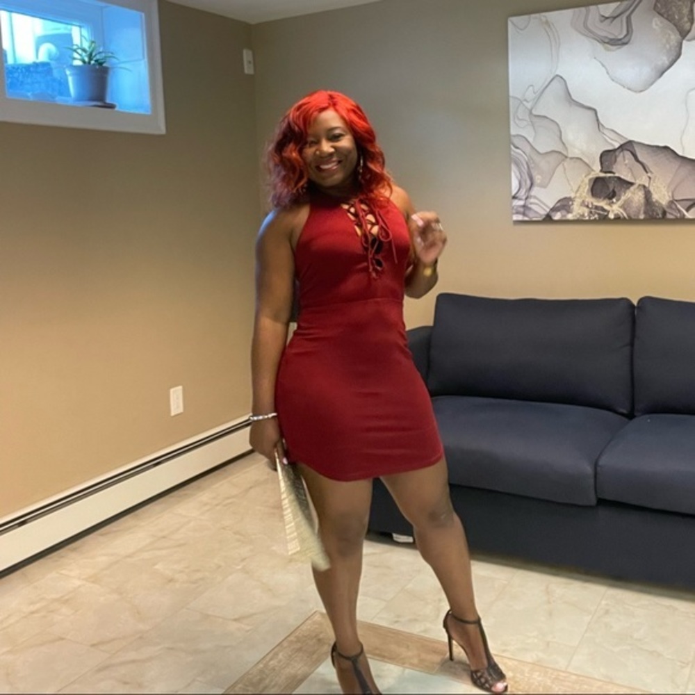 Backless red dress - Picture 6 of 8